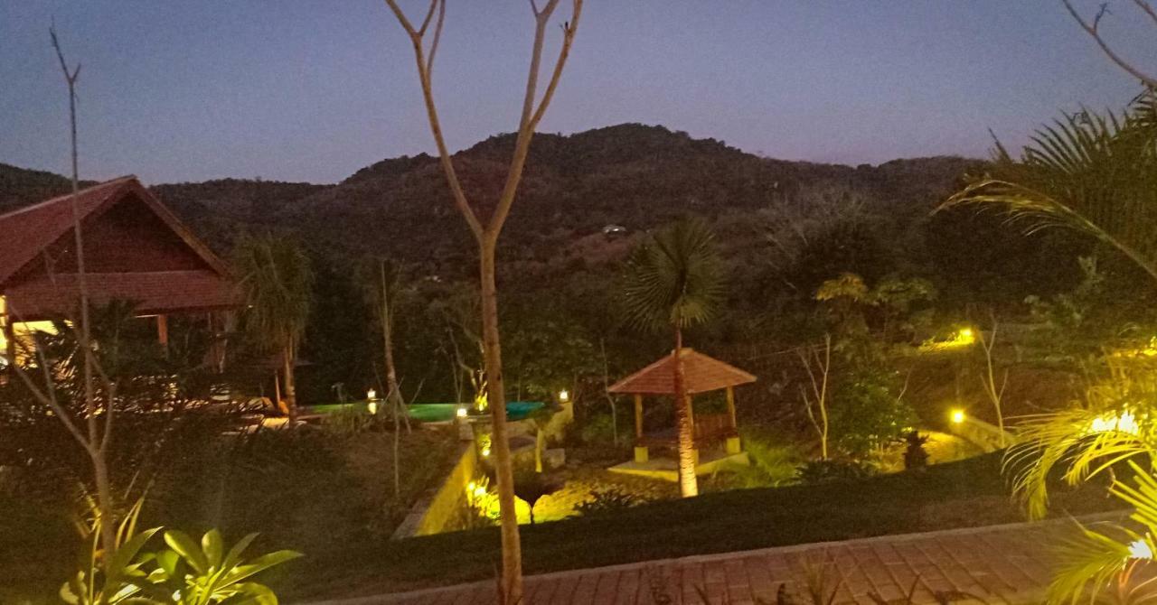 Tanjung Lima Villas Labuan Bajo Buitenkant foto