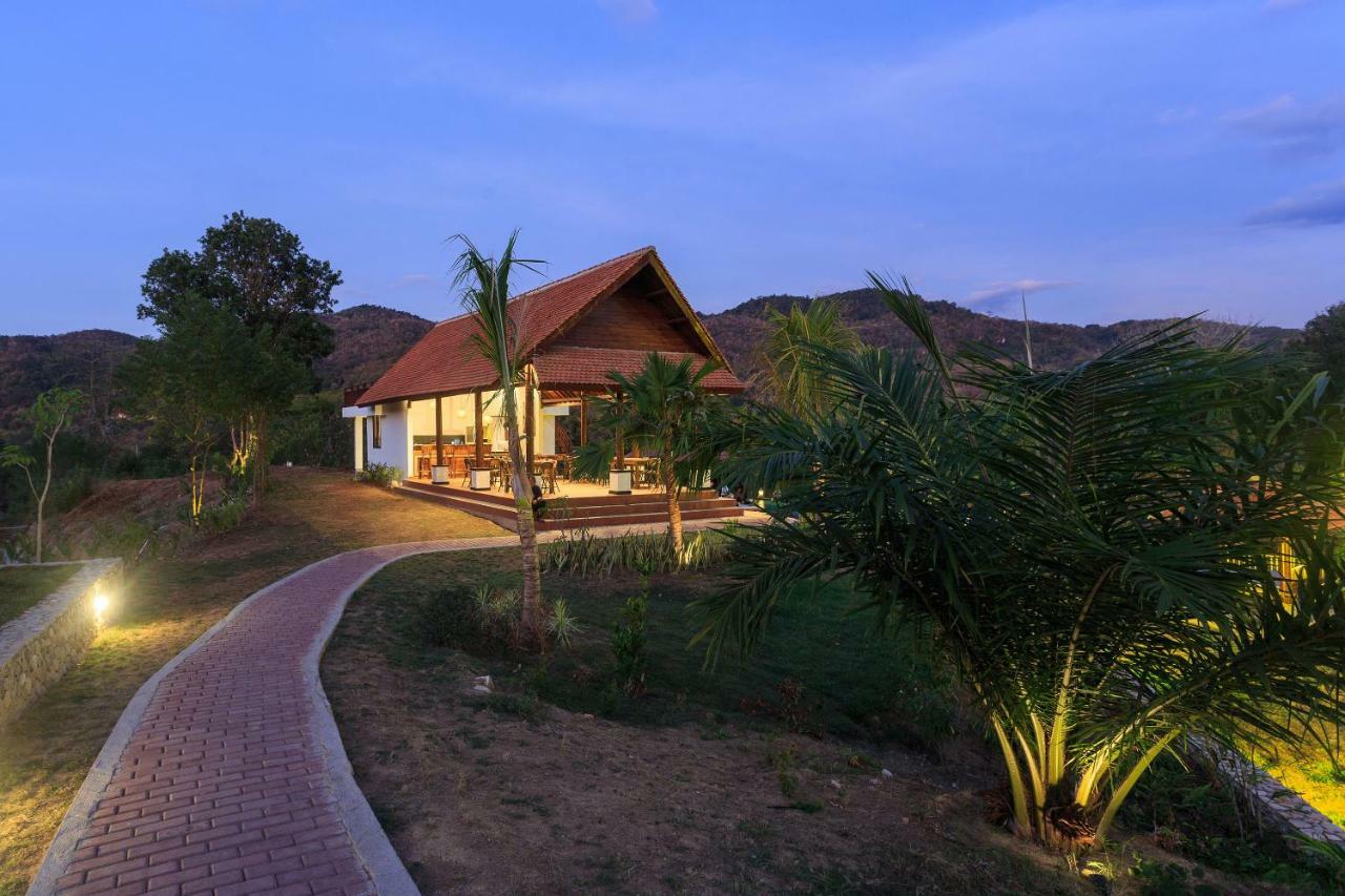 Tanjung Lima Villas Labuan Bajo Buitenkant foto