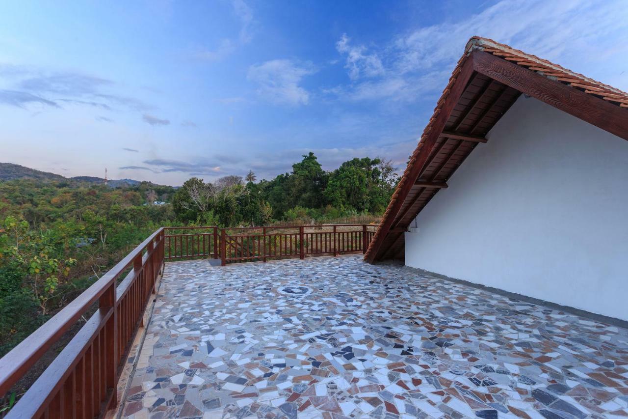 Tanjung Lima Villas Labuan Bajo Buitenkant foto